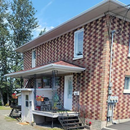 Lower Level Apt 6Ft High Close To Hwy Netflix Wifi Apartment Edmundston Exterior photo