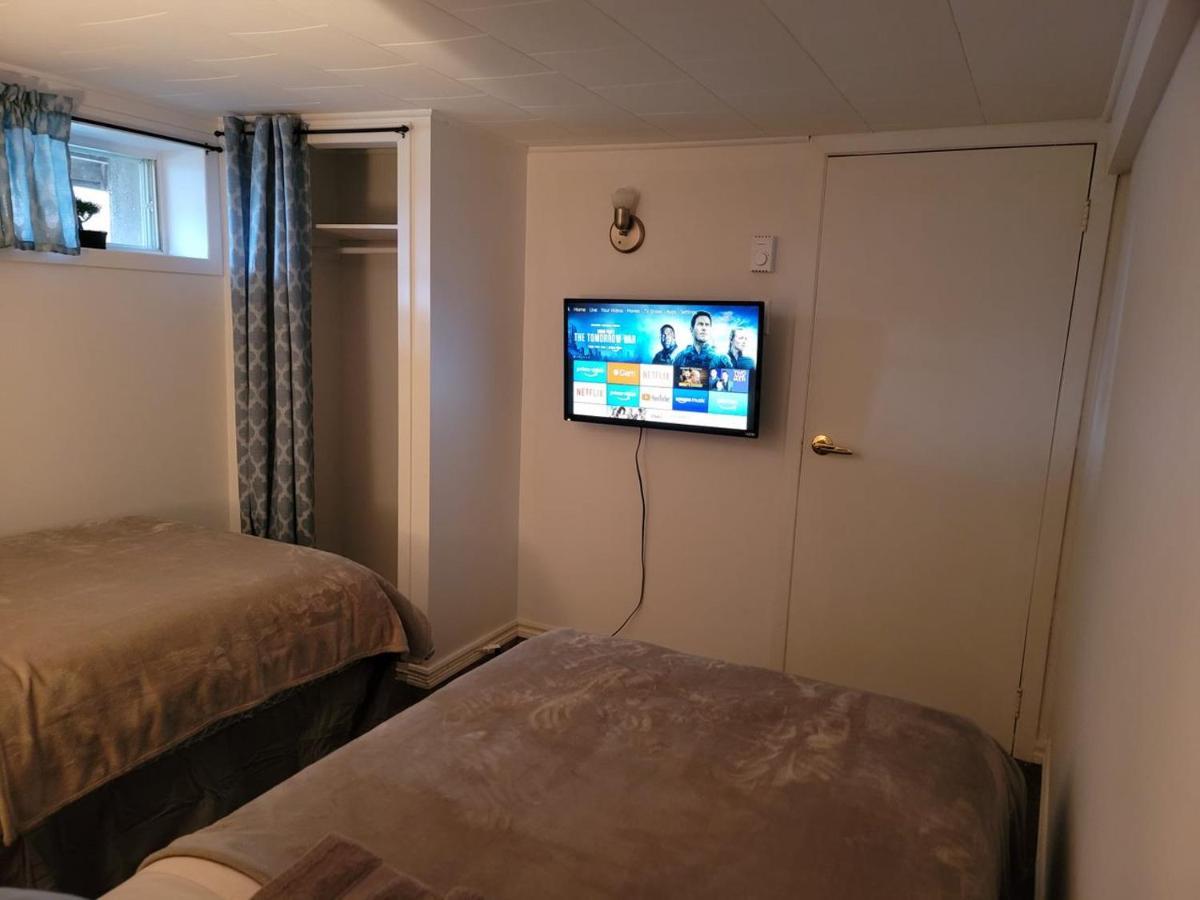 Lower Level Apt 6Ft High Close To Hwy Netflix Wifi Apartment Edmundston Exterior photo